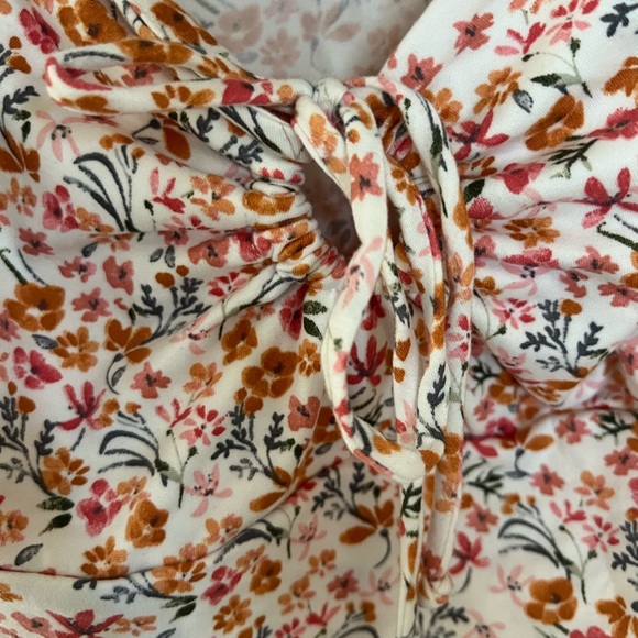 Lulus floral crop top with cutout - Picture 4 of 4